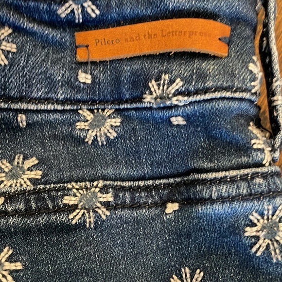 Anthropologie Pilcro Daisy Embroidery High Rise Crop Jeans - Picture 15 of 15